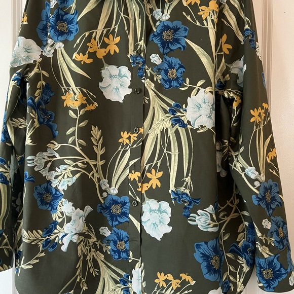 Chico's Tops - Chico's No Iron Shirt in Nettle Leaf